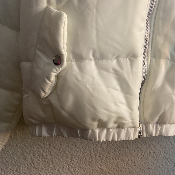 White Puffer coat - Picture 3 of 11